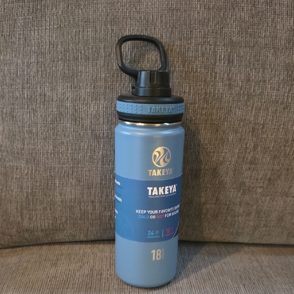 Takeya Blue 18oz Spout Water‎ Bottle, New With Easy-Carry Handle.